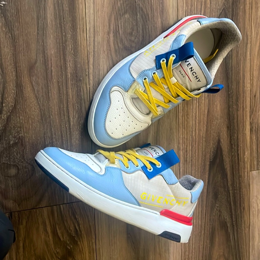 givenchy mens wing low top shoes (USED!!)